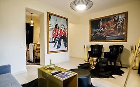 Deluxe Apartments - Parking , Central Suites